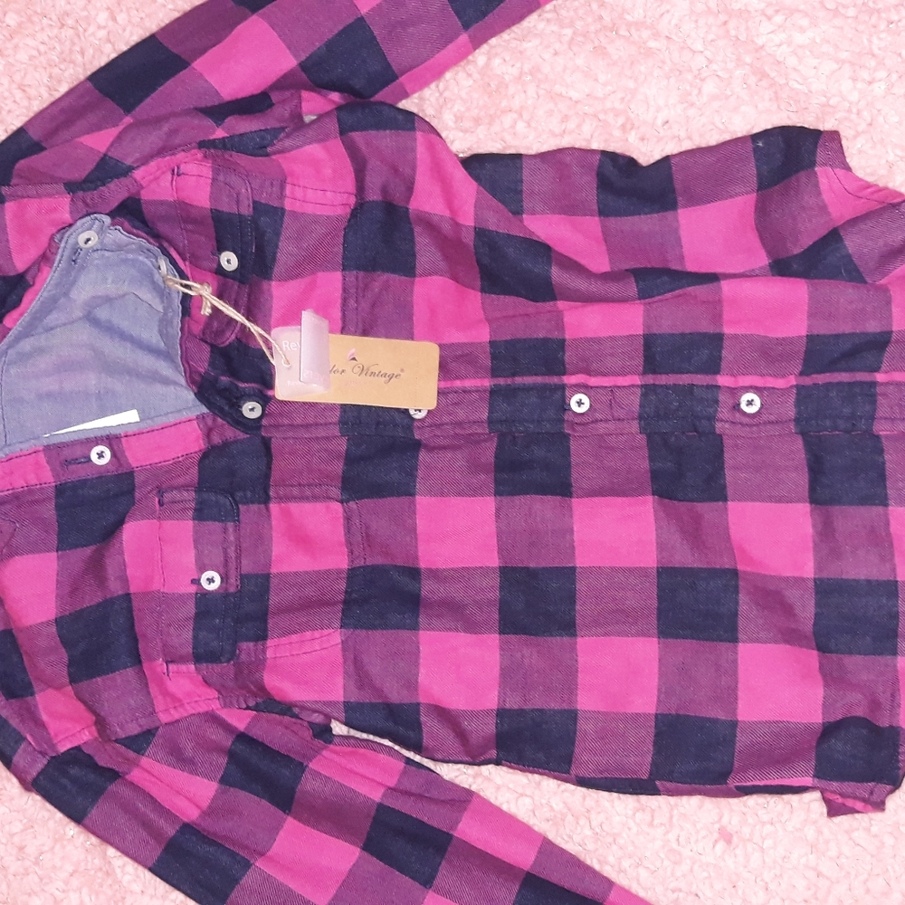 Plaid button up long sleve shirt